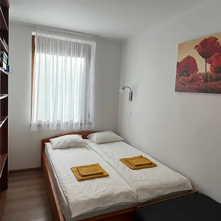 Tagas Hely A Parton Prázdninový dům Balatonszarszo